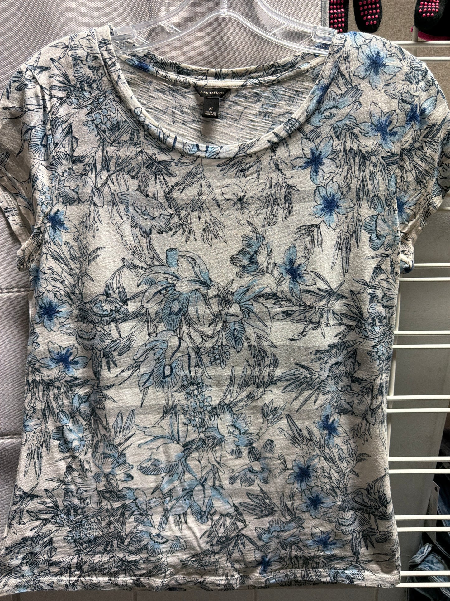 Ann Taylor T shirt